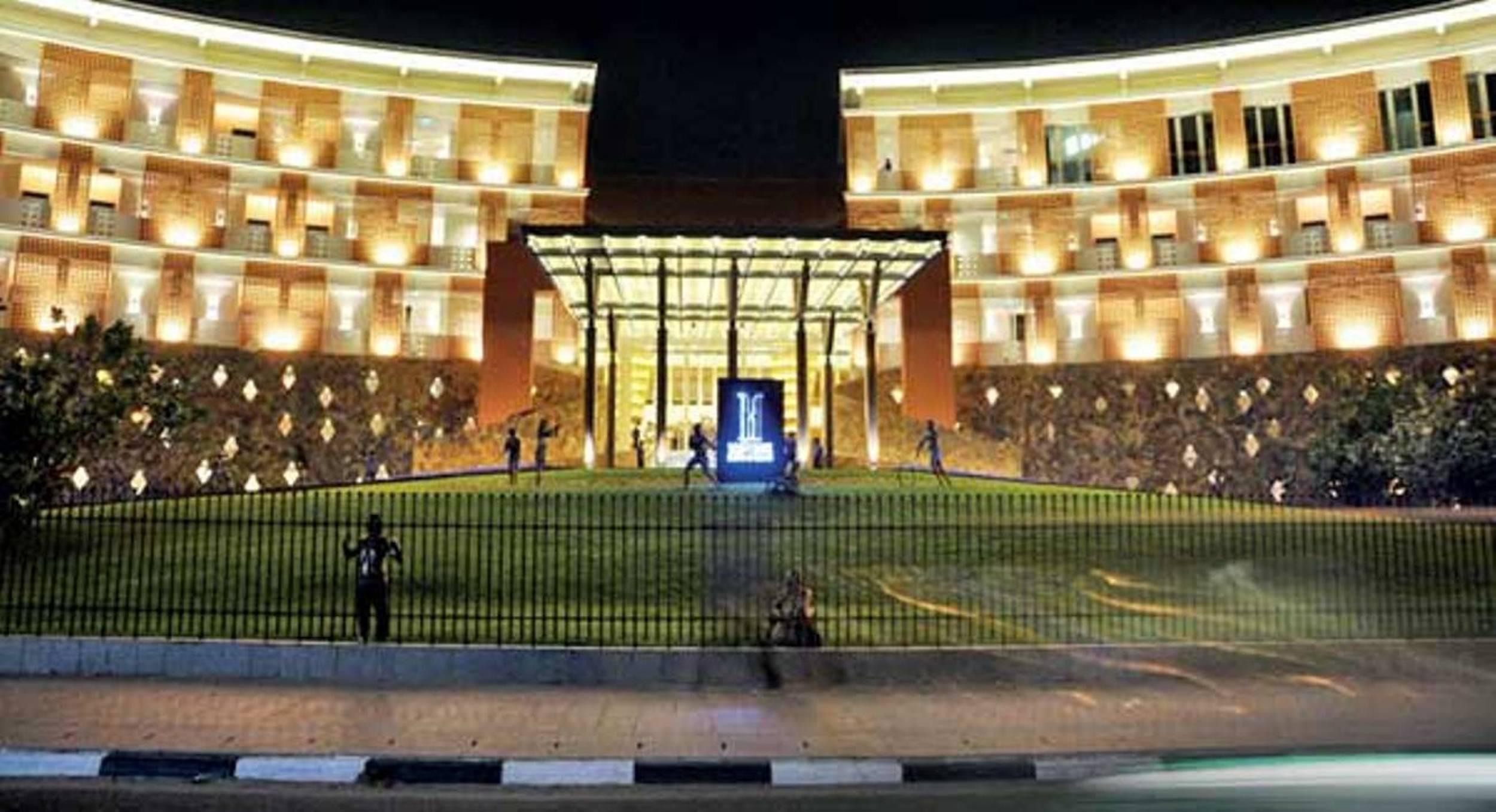 Sentido Heritance Negombo Exterior photo The hotel at night