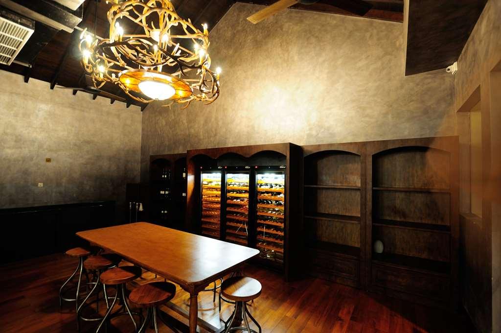 Sentido Heritance Negombo Restaurant photo Wine tasting room
