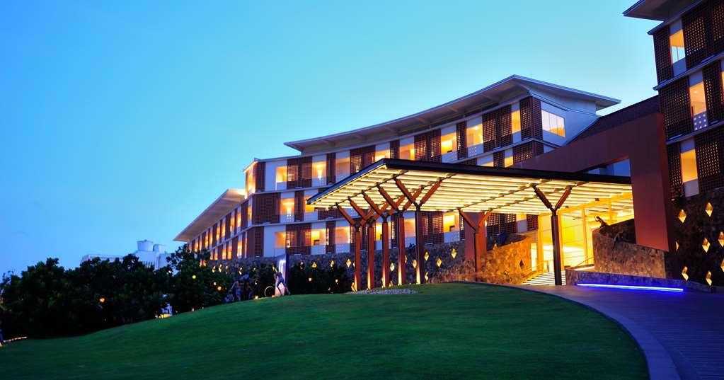 Sentido Heritance Negombo Exterior photo The hotel at night