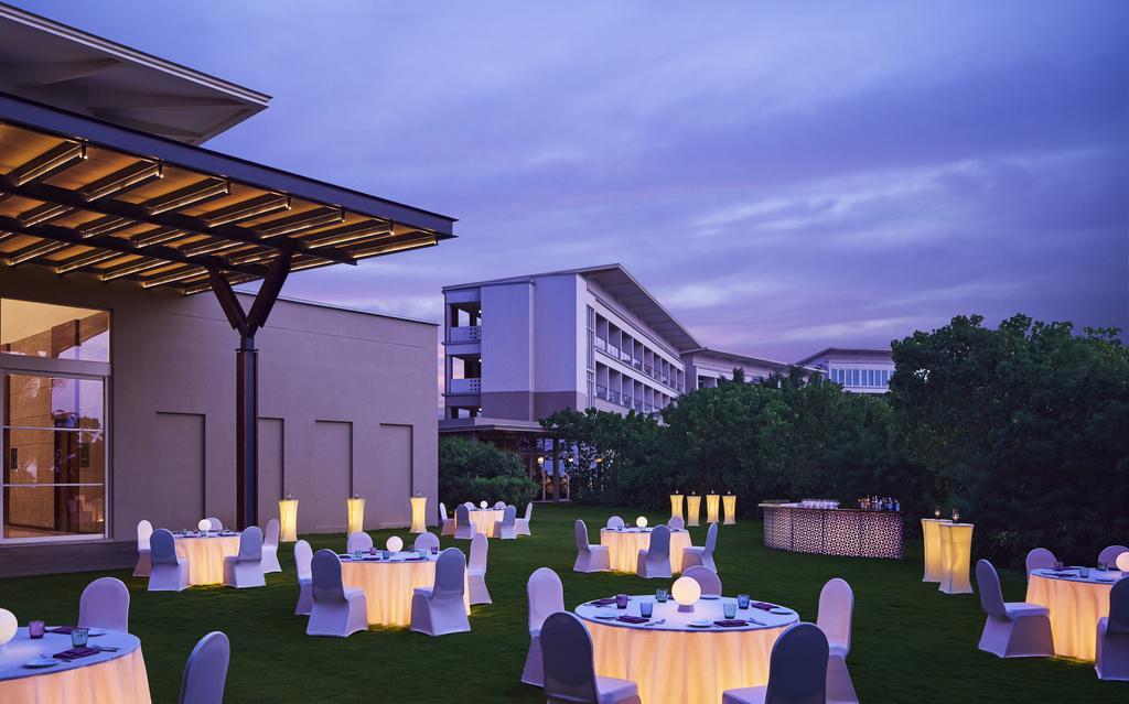 Sentido Heritance Negombo Exterior photo The lawn at the hotel